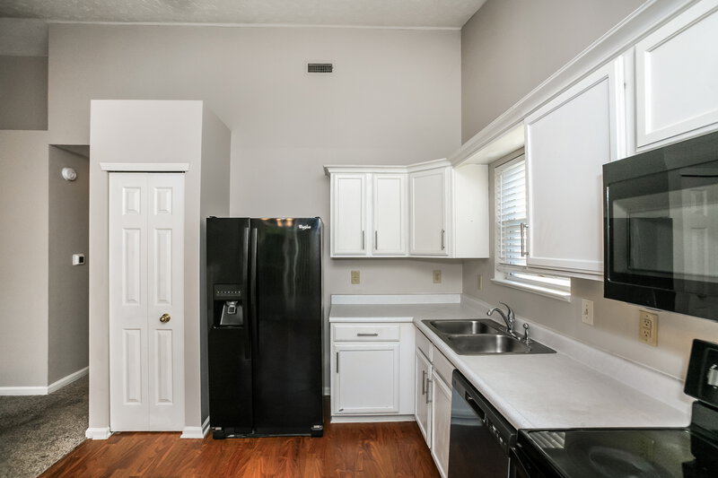 1,765/Mo, 5882 Glen Haven Blvd Plainfield, IN 46168 Kitchen View 2