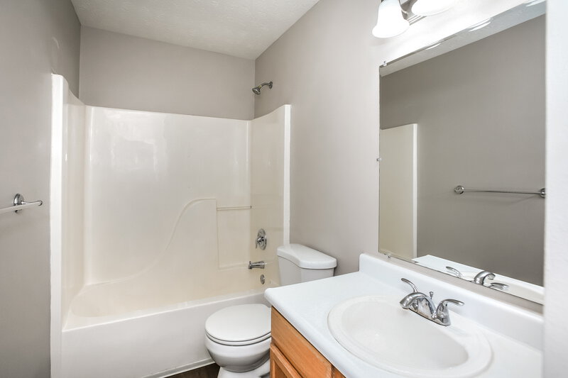 1,765/Mo, 5882 Glen Haven Blvd Plainfield, IN 46168 Bathroom View