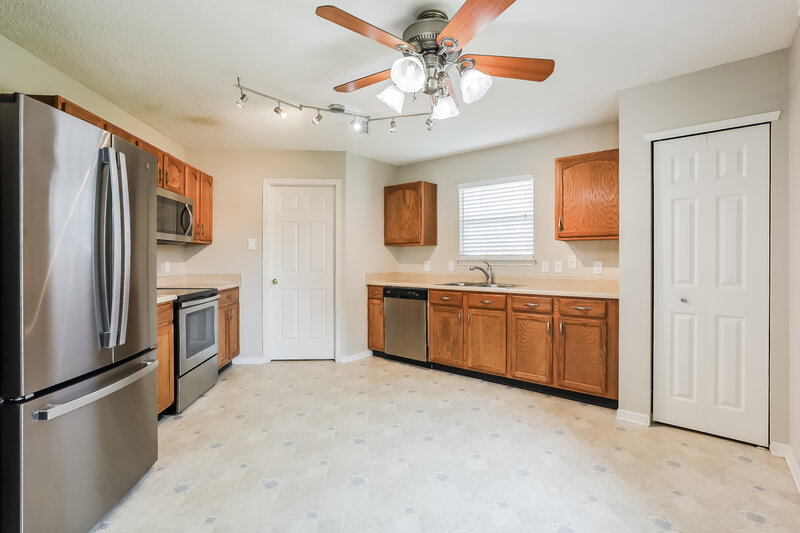 2,005/Mo, 9996 Olympic Cir Indianapolis, IN 46234 Misc View 2