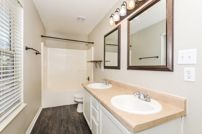 2,110/Mo, 6379 McKee Dr Plainfield, IN 46168 Main Bathroom View