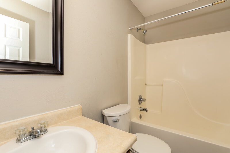 2,110/Mo, 6379 McKee Dr Plainfield, IN 46168 Bathroom View