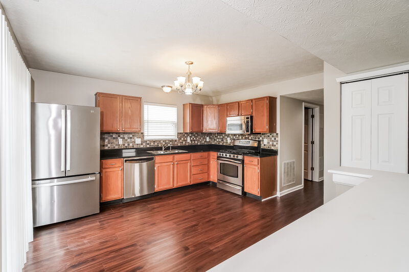 2,015/Mo, 5341 Waterton Lakes Dr Indianapolis, IN 46237 Kitchen View