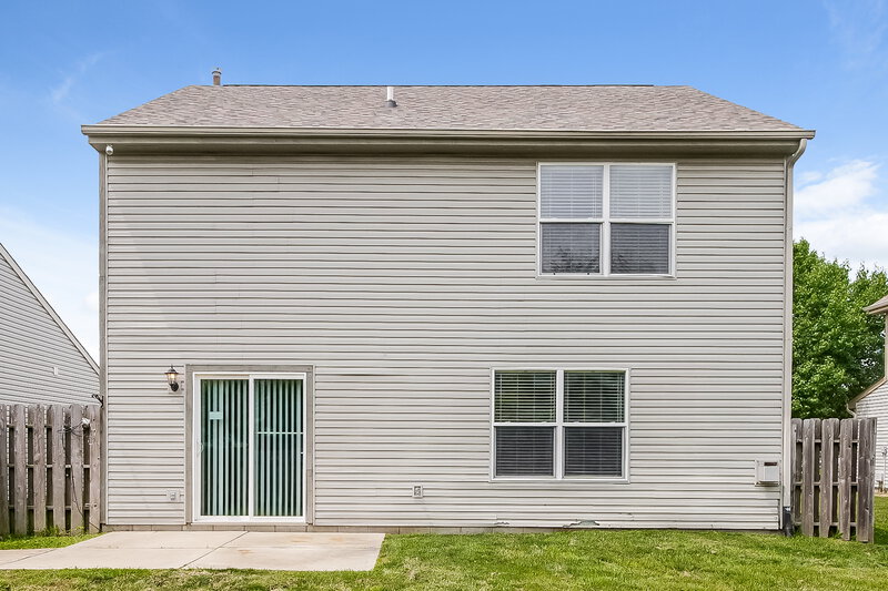 2,015/Mo, 5341 Waterton Lakes Dr Indianapolis, IN 46237 Rear View 2