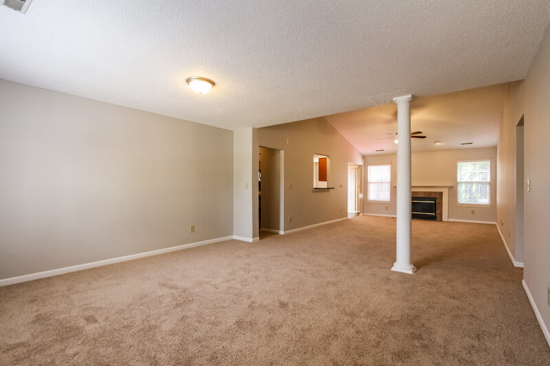 2,680/Mo, 7134 Karst Ct Indianapolis, IN 46221 Living Room View 2