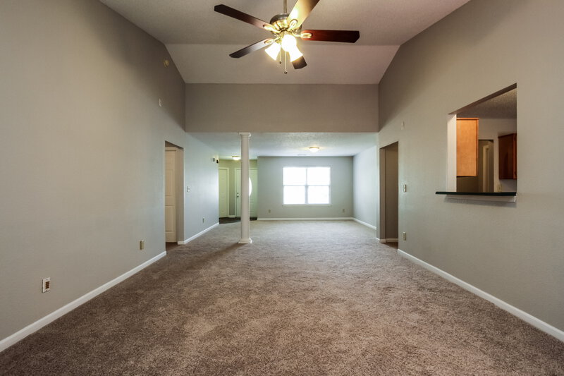 2,680/Mo, 7134 Karst Ct Indianapolis, IN 46221 Living Room View 3