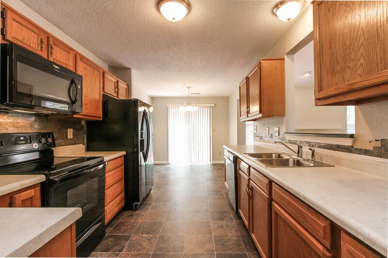 2,680/Mo, 7134 Karst Ct Indianapolis, IN 46221 Kitchen View 2