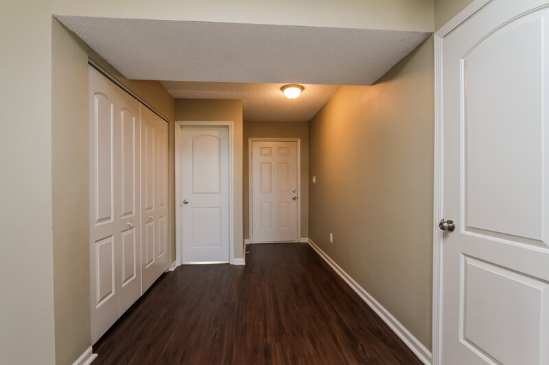2,270/Mo, 5665 High Timber Ln Indianapolis, IN 46235 Hallway View