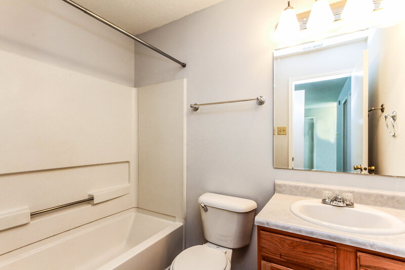 1,705/Mo, 1919 Orchid Bloom Ln Indianapolis, IN 46231 Bathroom View 2