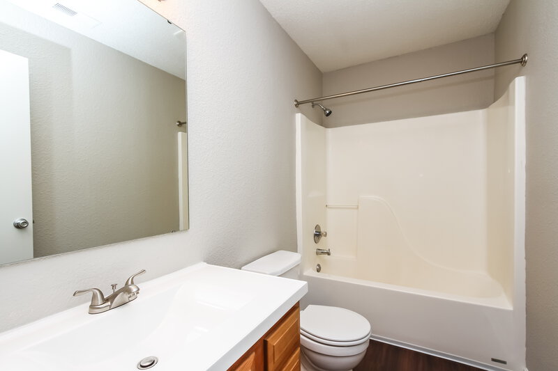 1,470/Mo, 3809 Whistlewood Ln Indianapolis, IN 46239 Bathroom View