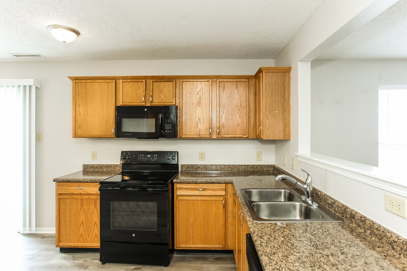 1,910/Mo, 10743 Timothy Ln Indianapolis, IN 46231 Kitchen View 2