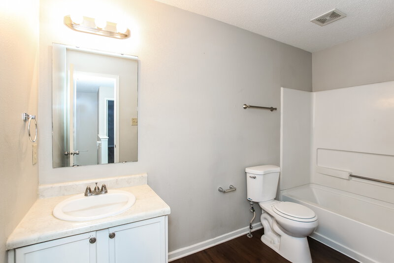 1,910/Mo, 10743 Timothy Ln Indianapolis, IN 46231 Bathroom View