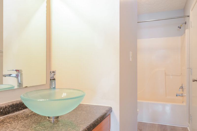 1,790/Mo, 4465 Connaught West Dr Plainfield, IN 46168 Main Bathroom View