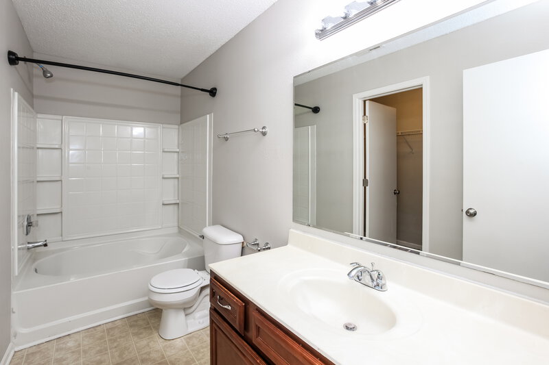 2,235/Mo, 7848 Caraway Pl Indianapolis, IN 46239 Main Bathroom View