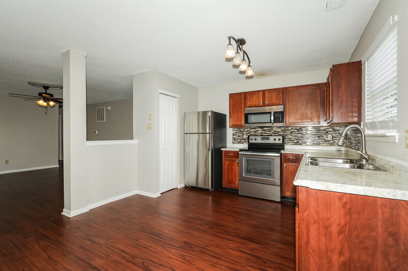 1,655/Mo, 2174 Providence Dr Greenwood, IN 46143 Kitchen View 2