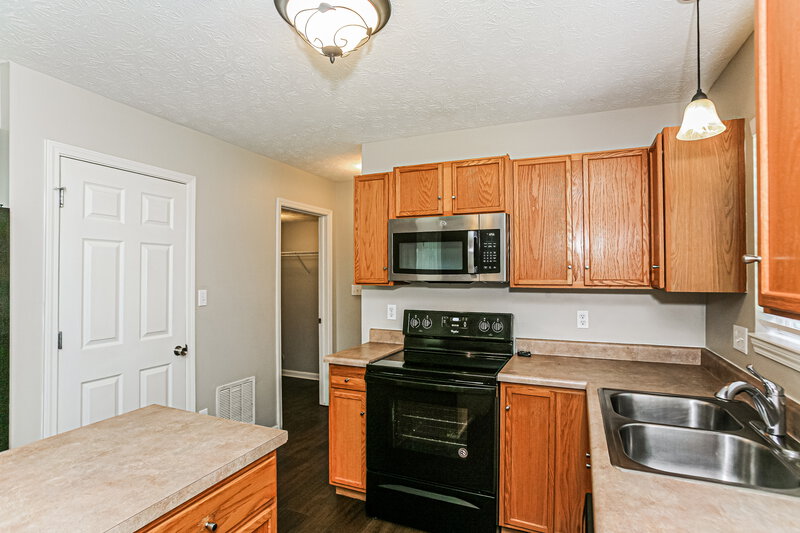 1,775/Mo, 16864 Maraschino Dr Noblesville, IN 46062 Kitchen View 2