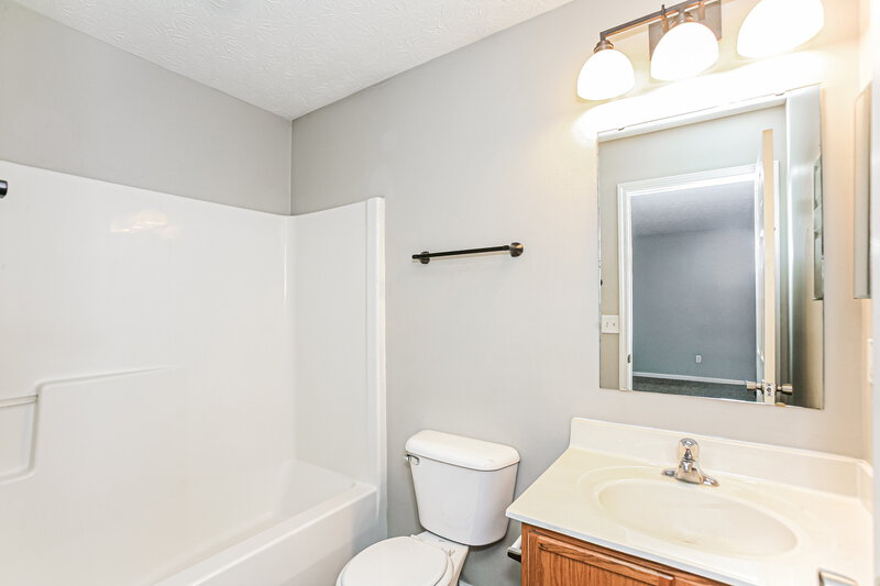 1,775/Mo, 16864 Maraschino Dr Noblesville, IN 46062 Main Bathroom View