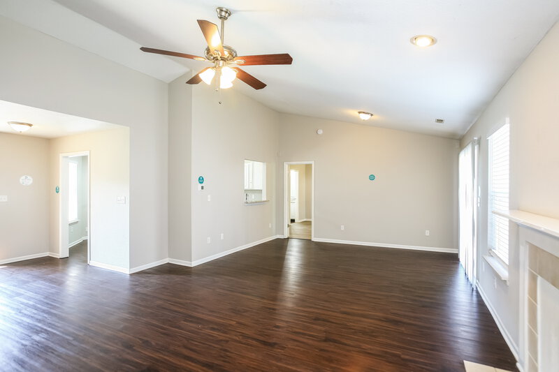 2,010/Mo, 6612 Rushing Riv Noblesville, IN 46062 Living Room View