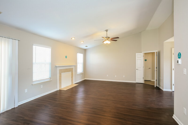 2,010/Mo, 6612 Rushing Riv Noblesville, IN 46062 Living Room View 2