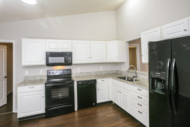 2,010/Mo, 6612 Rushing Riv Noblesville, IN 46062 Kitchen View 2