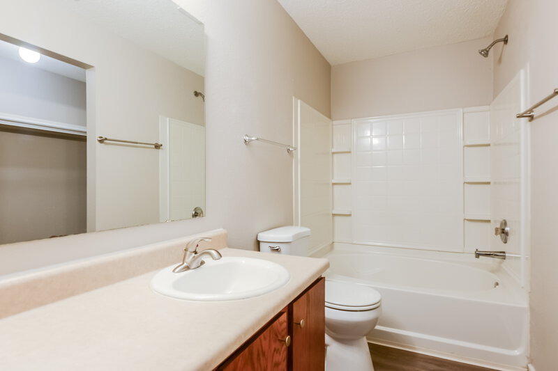 1,785/Mo, 7763 Amadeus Dr Indianapolis, IN 46239 Main Bathroom View