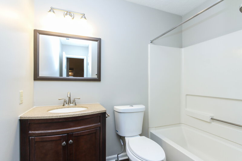 1,805/Mo, 1327 Grand Canyon Cir Franklin, IN 46131 Master Bathroom View