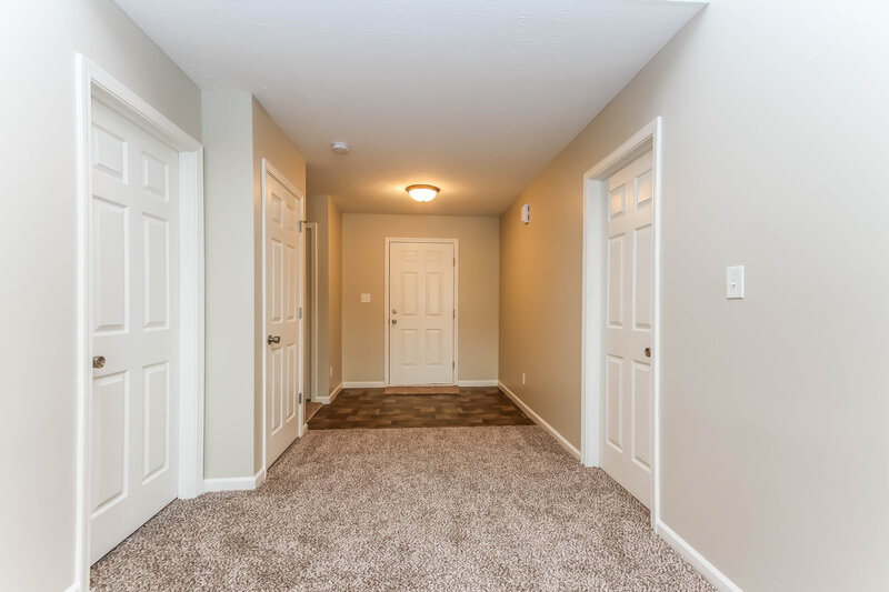 1,420/Mo, 5540 Galia Ln Bargersville, IN 46106 Foyer View