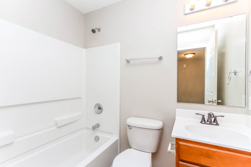 1,420/Mo, 5540 Galia Ln Bargersville, IN 46106 Bathroom View