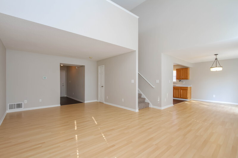 1,570/Mo, 8144 Maple Stream Ln Indianapolis, IN 46217 Living Room View 2