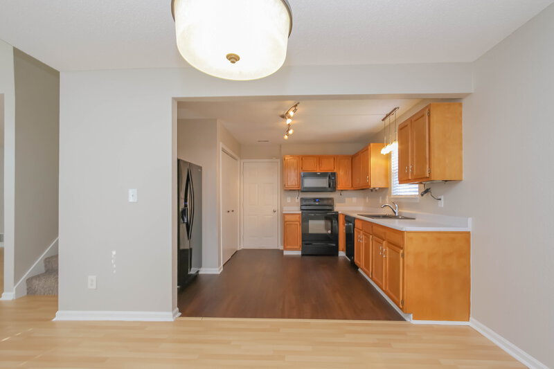 1,570/Mo, 8144 Maple Stream Ln Indianapolis, IN 46217 Kitchen View