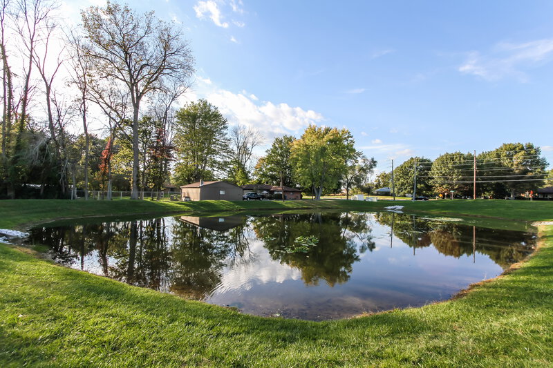 1,570/Mo, 8144 Maple Stream Ln Indianapolis, IN 46217 Exterior View 2