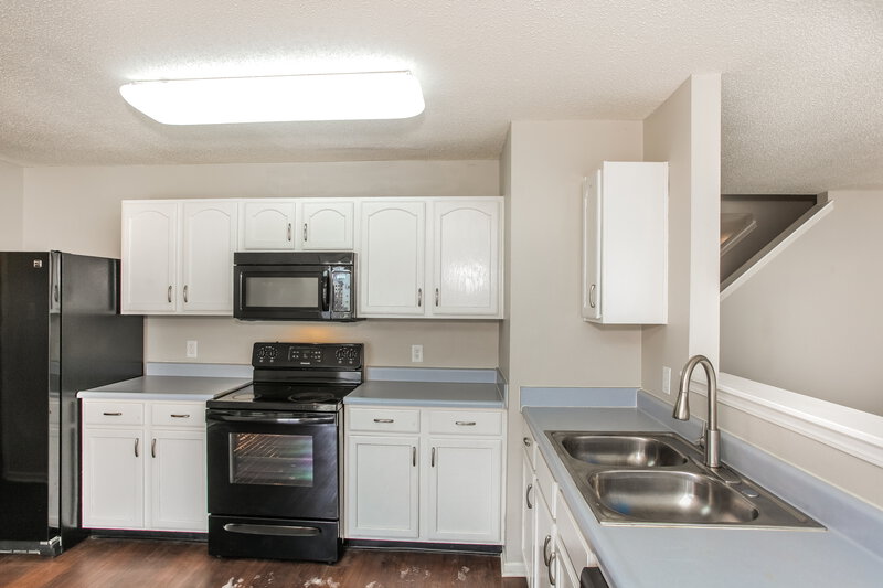 2,150/Mo, 10153 Split Rock Way Indianapolis, IN 46234 Kitchen View 2