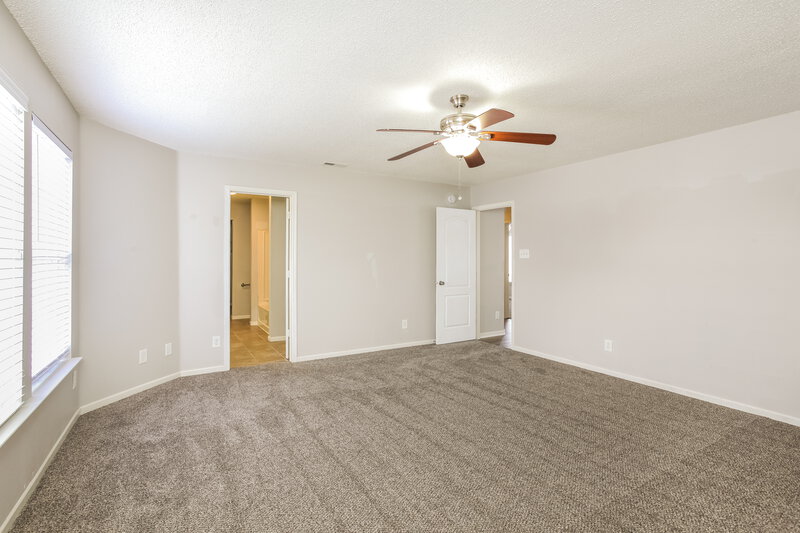 2,150/Mo, 10153 Split Rock Way Indianapolis, IN 46234 Main Bedroom View 2