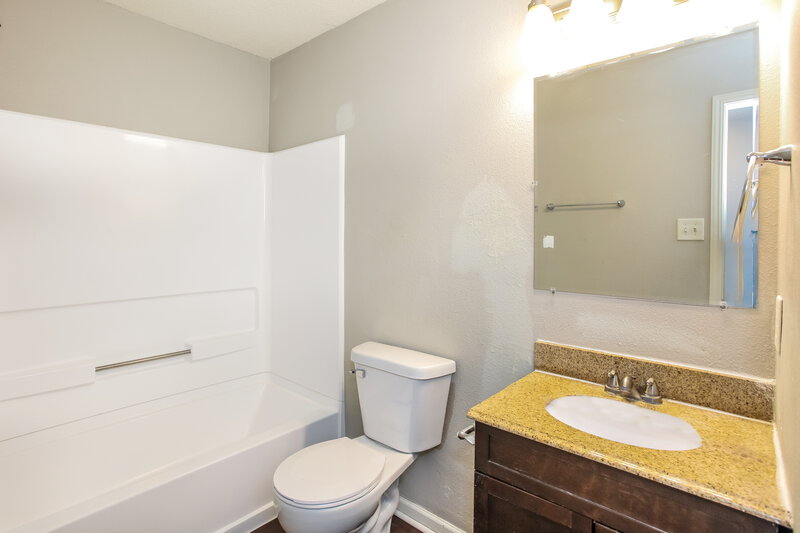 2,150/Mo, 10153 Split Rock Way Indianapolis, IN 46234 Bathroom View