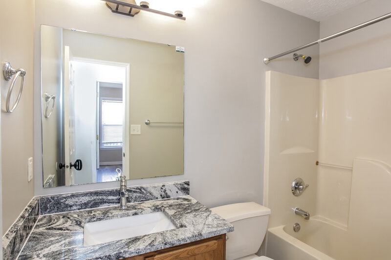 1,795/Mo, 5832 Outer Bank Rd Indianapolis, IN 46239 Bathroom View