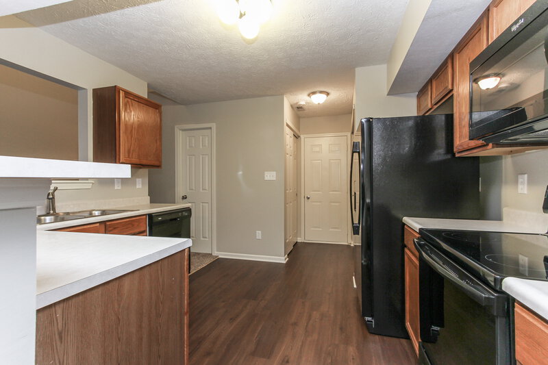 2,050/Mo, 4633 Owls Nest Pl Indianapolis, IN 46254 Kitchen View