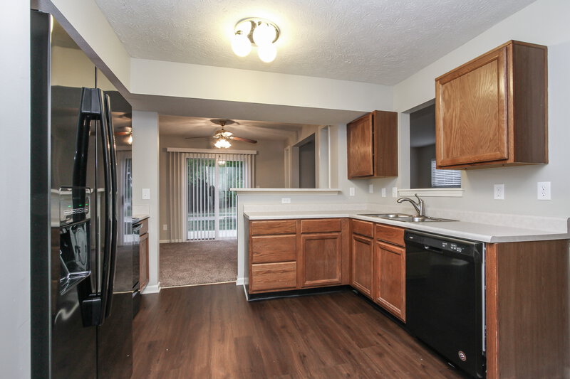 2,050/Mo, 4633 Owls Nest Pl Indianapolis, IN 46254 Kitchen View 2