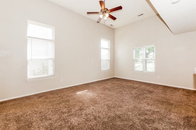 1,760/Mo, 10309 Cadogan Dr Indianapolis, IN 46236 Living Room View 2