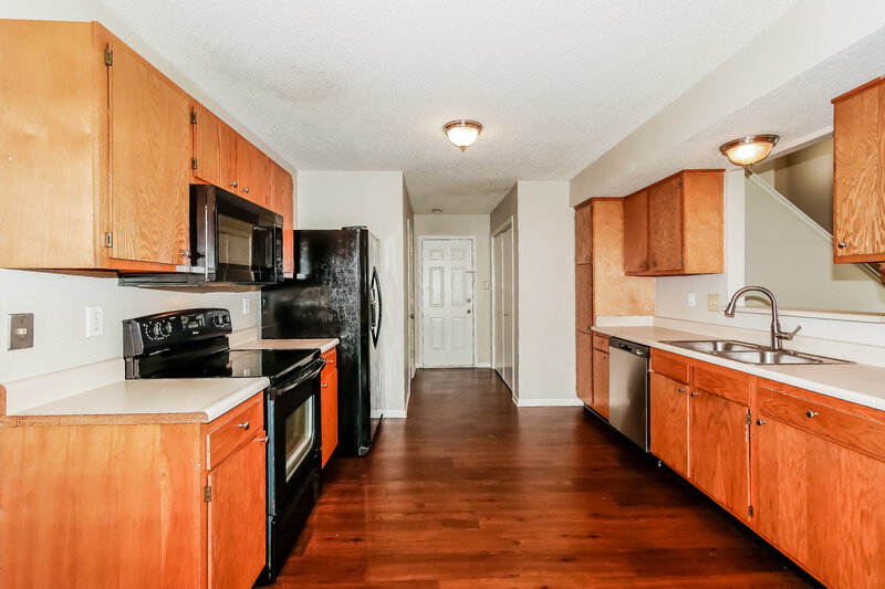 1,760/Mo, 10309 Cadogan Dr Indianapolis, IN 46236 Kitchen View