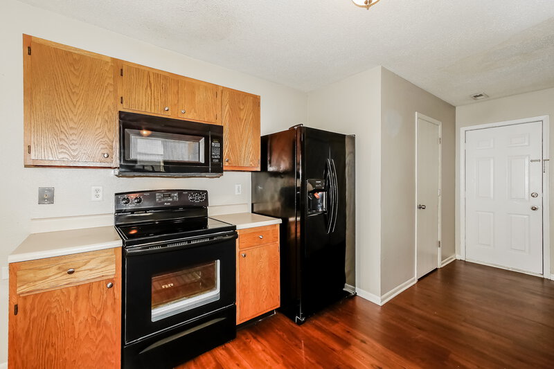 1,760/Mo, 10309 Cadogan Dr Indianapolis, IN 46236 Kitchen View 2
