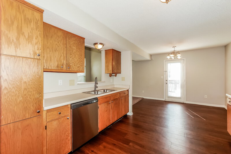 1,760/Mo, 10309 Cadogan Dr Indianapolis, IN 46236 Kitchen View 3