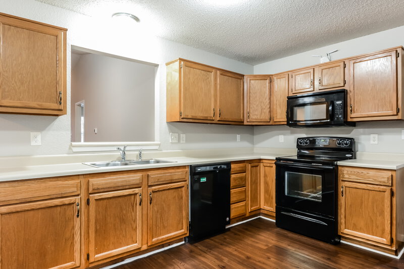 1,800/Mo, 1456 Galway Ct Indianapolis, IN 46217 Kitchen View 2