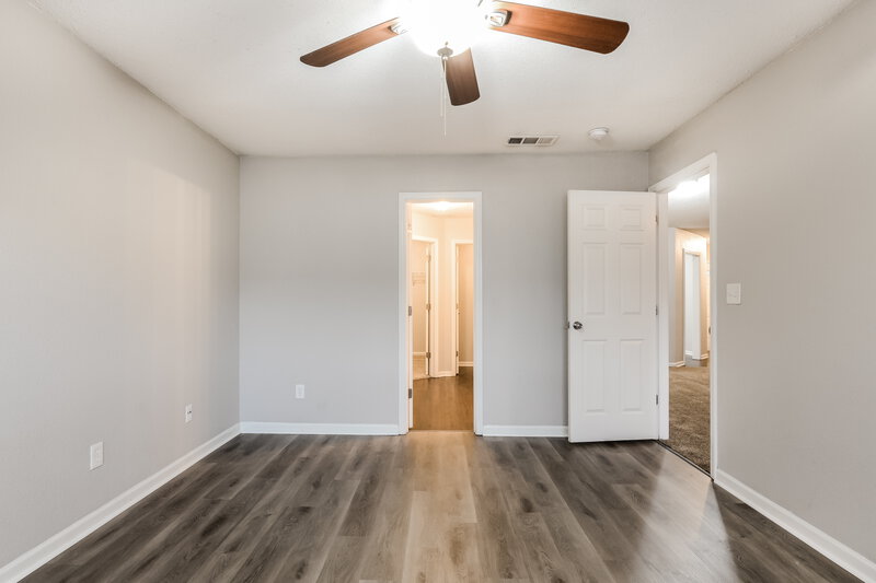 1,800/Mo, 1456 Galway Ct Indianapolis, IN 46217 Main Bedroom View 2