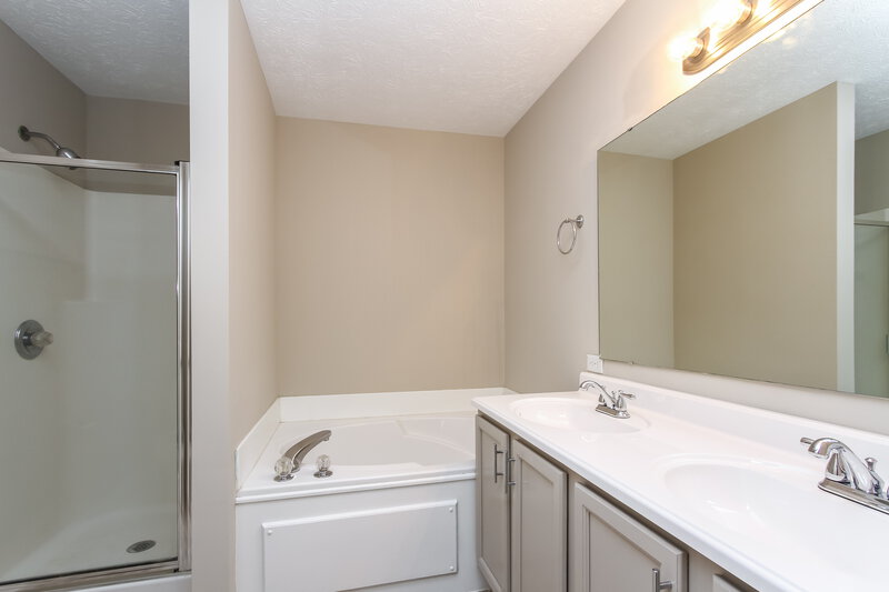 2,295/Mo, 1255 Spring Ridge Cir Brownsburg, IN 46112 Master Bathroom View