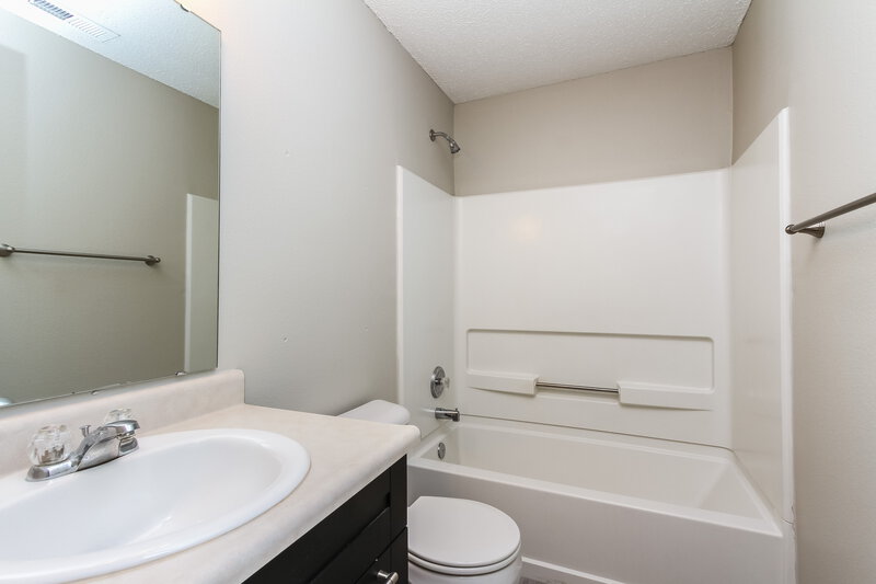 2,890/Mo, 691 Wheat Field Ln New Whiteland, IN 46184 Master Bathroom View