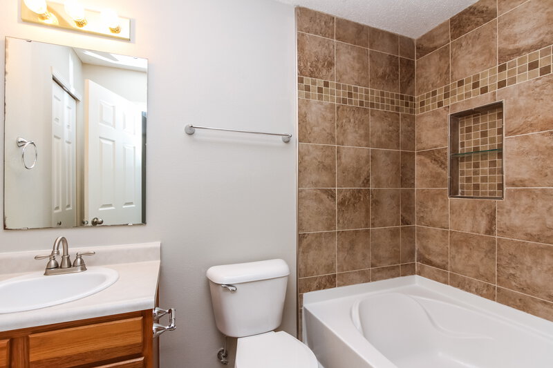 2,890/Mo, 691 Wheat Field Ln New Whiteland, IN 46184 Bathroom View