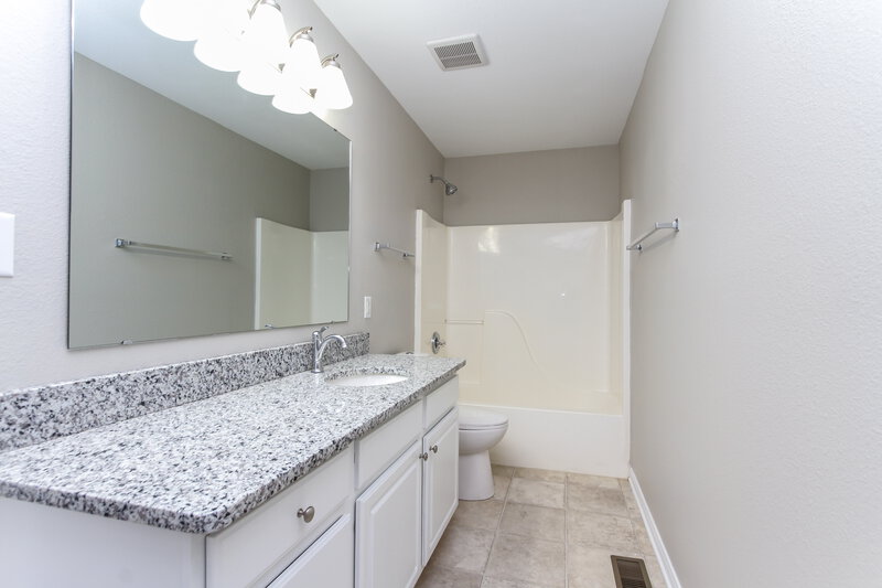 2,125/Mo, 7414 Angus Way Indianapolis, IN 46217 Bathroom View