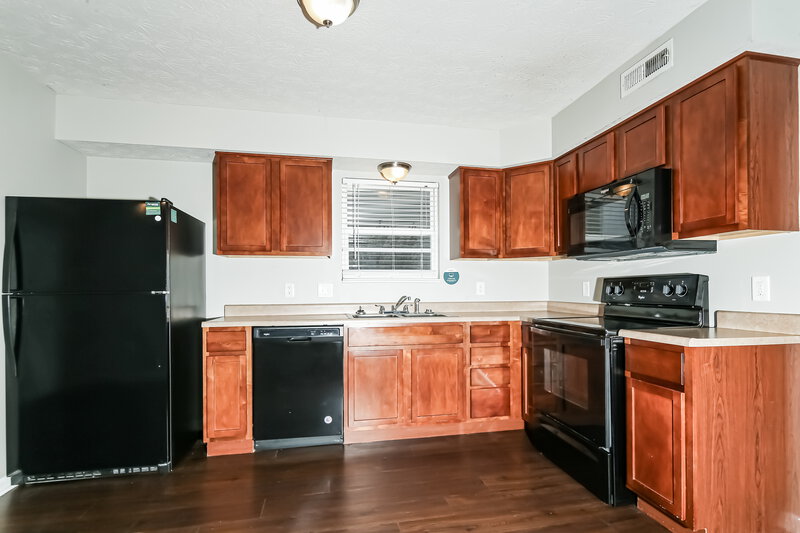 1,935/Mo, 1396 Pencross Ln Greenwood, IN 46143 Kitchen View