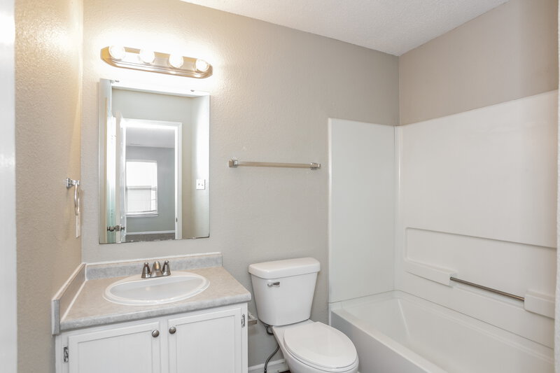 1,690/Mo, 1170 Freemont Ln Greenwood, IN 46143 Bathroom View