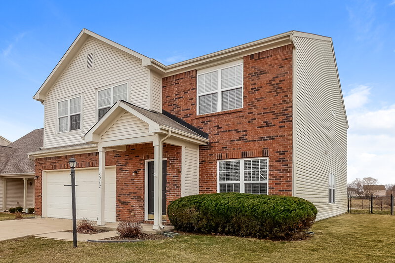 3,300/Mo, 5742 Twin River Ln Indianapolis, IN 46239 Front View 2