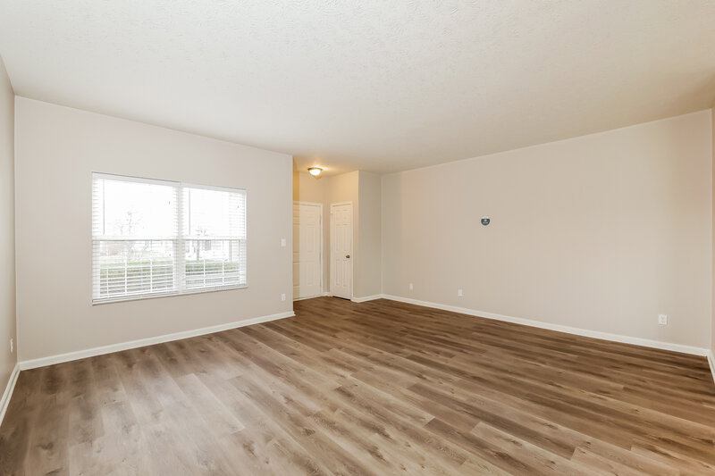 3,300/Mo, 5742 Twin River Ln Indianapolis, IN 46239 Living Room View 2